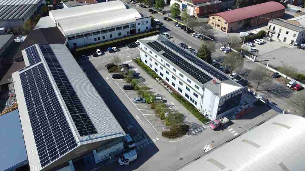 Impianto fotovoltaico da 54.53 kWp installato sul tetto di Riello Industries a Verona da Eureka Italia