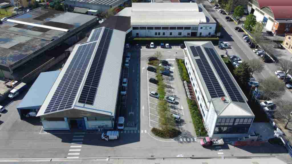 Impianto fotovoltaico da 54.53 kWp installato sul tetto di Riello Industries a Verona da Eureka Italia