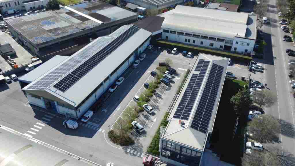 Impianto fotovoltaico da 54.53 kWp installato sul tetto di Riello Industries a Verona da Eureka Italia