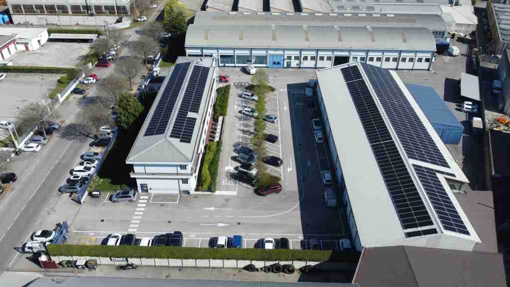 Impianto fotovoltaico da 54.53 kWp installato sul tetto di Riello Industries a Verona da Eureka Italia